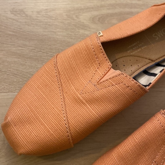 NWOT Toms Classic Orange Mist Canvas Slip-on Shoes, Size 8 #376 - Picture 4 of 9